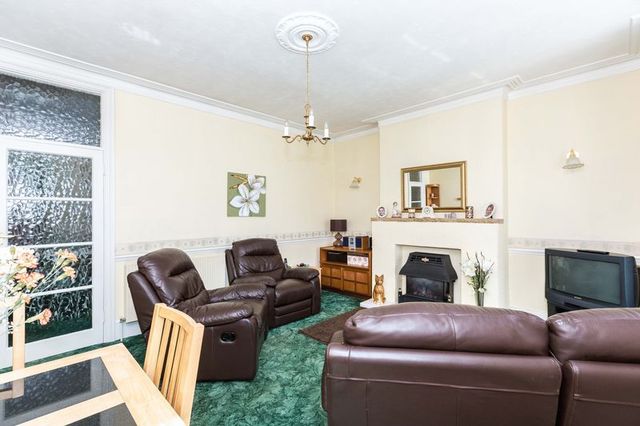  Image of 2 bedroom Flat for sale in Wimborne Road Southend-on-Sea SS2 at Wimborne Road  Southend-On-Sea, SS2 4JR