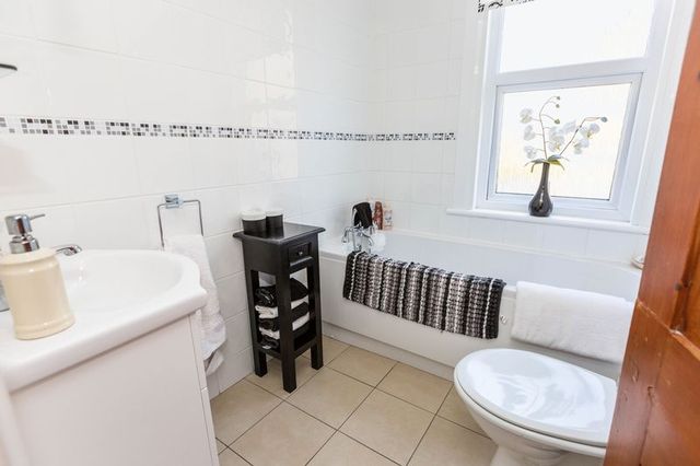  Image of 2 bedroom Flat for sale in Wimborne Road Southend-on-Sea SS2 at Wimborne Road  Southend-On-Sea, SS2 4JR
