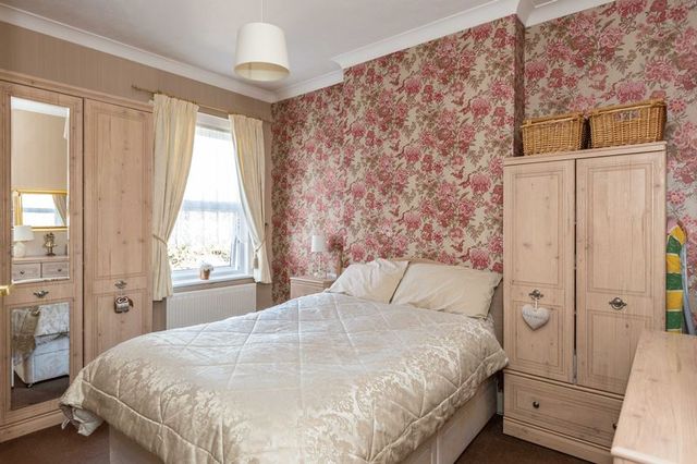  Image of 2 bedroom Flat for sale in Wimborne Road Southend-on-Sea SS2 at Wimborne Road  Southend-On-Sea, SS2 4JR