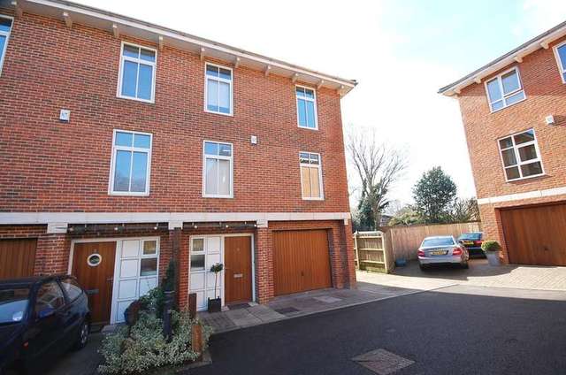  Image of 3 bedroom Detached house to rent in Thistledown Close Winchester SO22 at Stockbridge Road  Winchester, SO22 5HZ