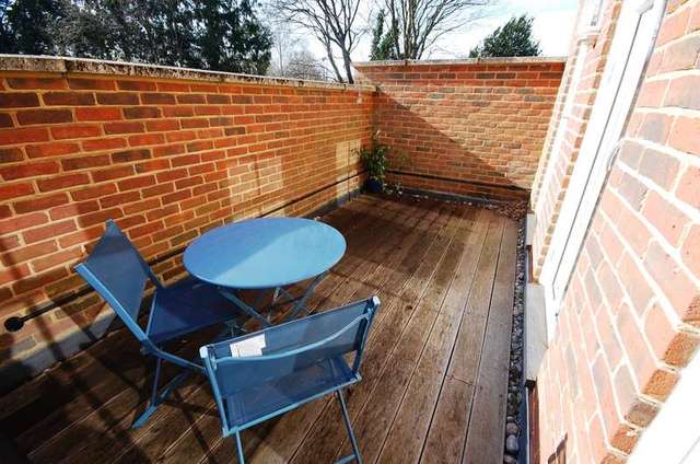  Image of 3 bedroom Detached house to rent in Thistledown Close Winchester SO22 at Stockbridge Road  Winchester, SO22 5HZ