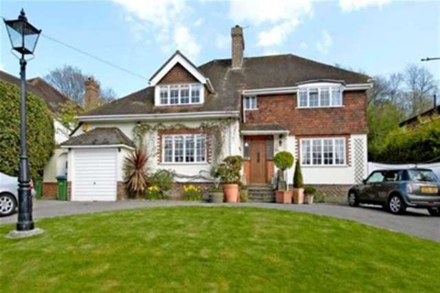  Image of 4 bedroom Detached house to rent in Winchester Close Esher KT10 at Esher, KT10 8QH