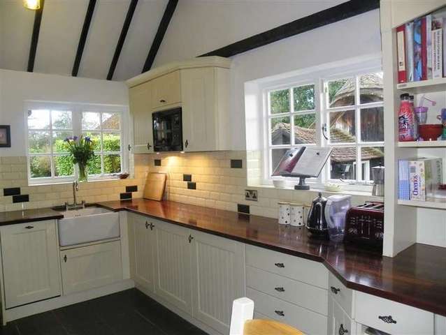  Image of 3 bedroom Detached house for sale in Winston Avenue Tadley RG26 at Winston Avenue  Tadley, RG26 3NS