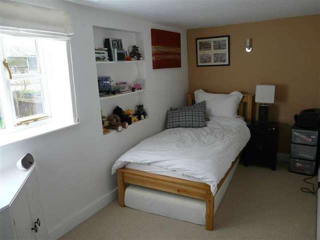  Image of 3 bedroom Detached house for sale in Winston Avenue Tadley RG26 at Winston Avenue  Tadley, RG26 3NS