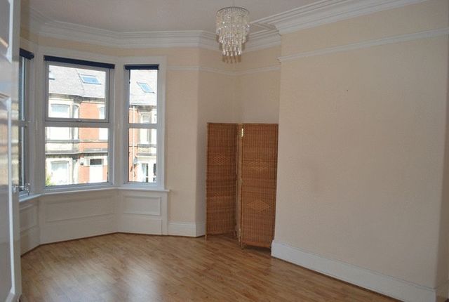  Image of 3 bedroom Flat to rent in Wolseley Gardens Newcastle upon Tyne NE2 at Wolseley Gardens Jesmond Heaton, NE2 1HR