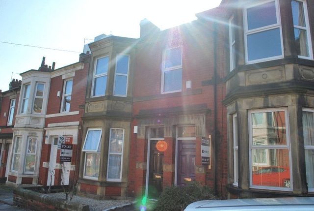  Image of 3 bedroom Flat to rent in Wolseley Gardens Newcastle upon Tyne NE2 at Wolseley Gardens Jesmond Heaton, NE2 1HR