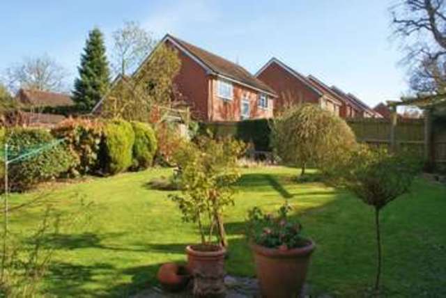  Image of 3 bedroom Detached house to rent in Grimmer Way Woodcote Reading RG8 at Grimmer Way Woodcote Reading, RG8 0SN