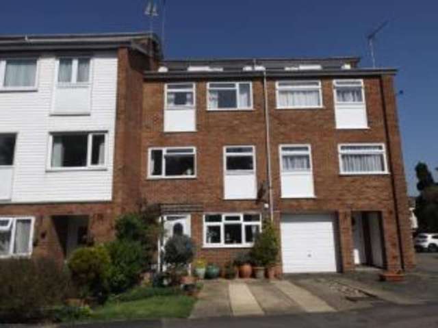  Image of 4 bedroom Terraced house for sale in Ford End Woodford Green IG8 at Woodford Green  Woodford, IG8 0EG