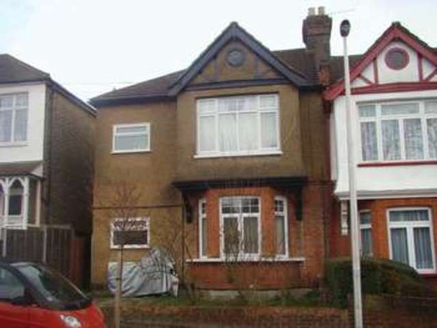  Image of Flat to rent in Mayfield Avenue Woodford Green IG8 at Mayfield Avenue  Woodford Green, IG8 9JR