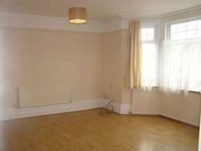 Image of Flat to rent in Mayfield Avenue Woodford Green IG8 at Mayfield Avenue  Woodford Green, IG8 9JR