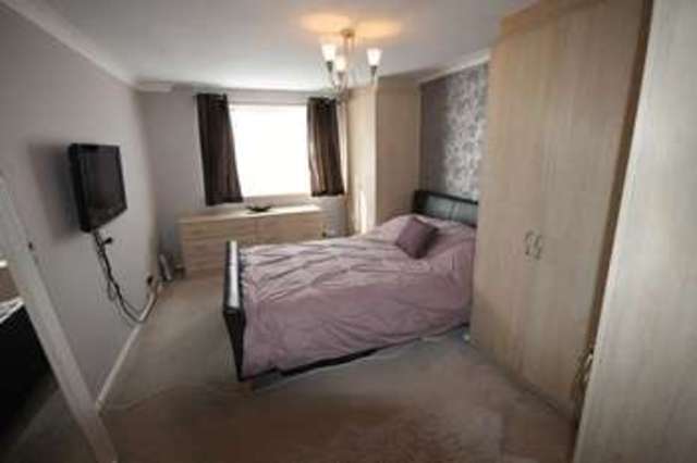  Image of 2 bedroom Flat to rent in Woodhaven Gardens Ilford IG6 at Woodhaven Gardens  Ilford, IG6 1JP