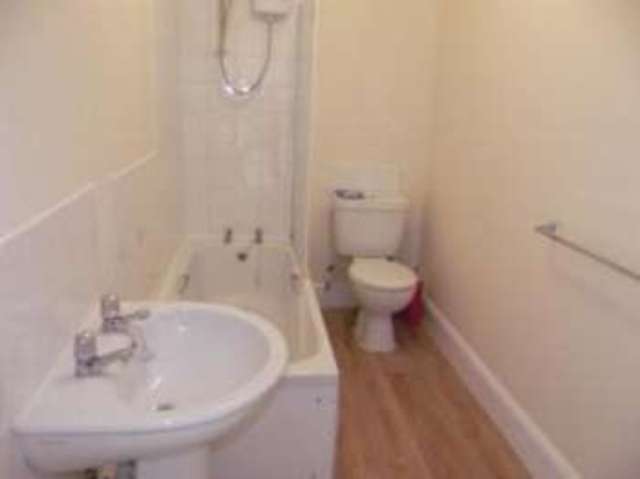  Image of 1 bedroom Flat for sale in Queens Road Ryde PO33 at 10 Queens Road Ryde Ryde, PO33 3BG