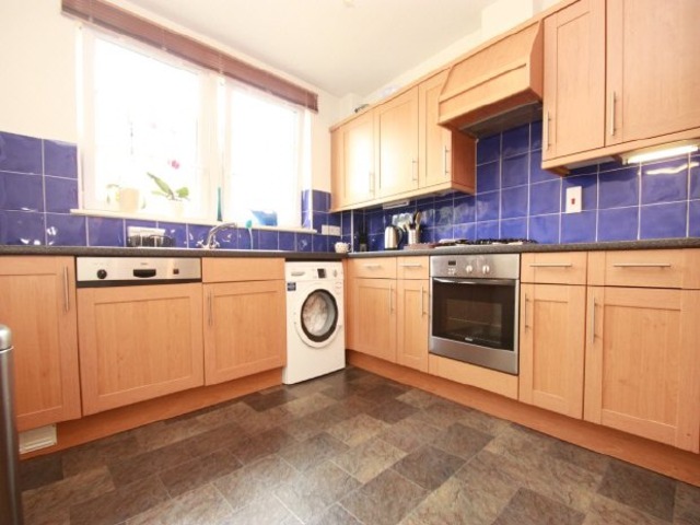  Image of 2 bedroom Flat to rent in Powderhall Road Edinburgh EH7 at Edinburgh  Edinburgh, EH7 4GB