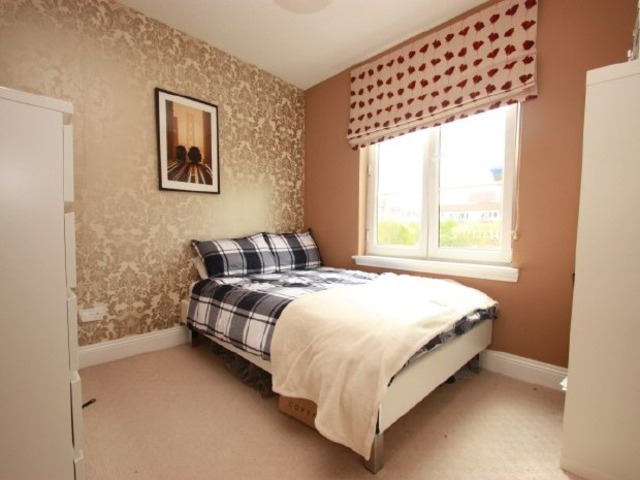  Image of 2 bedroom Flat to rent in Powderhall Road Edinburgh EH7 at Edinburgh  Edinburgh, EH7 4GB