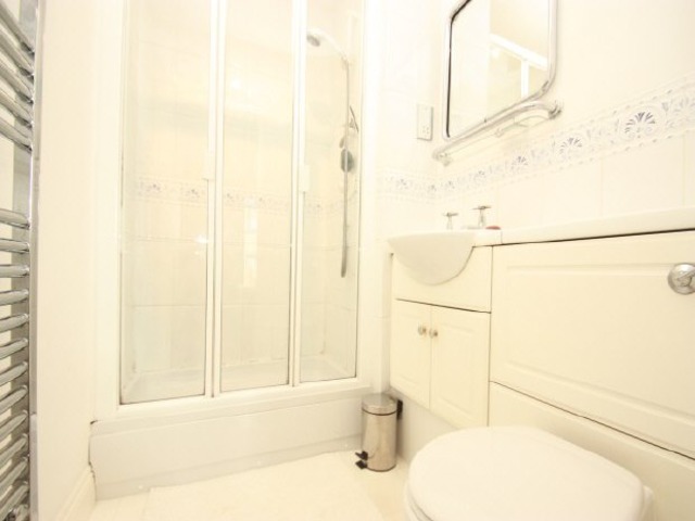  Image of 2 bedroom Flat to rent in Powderhall Road Edinburgh EH7 at Edinburgh  Edinburgh, EH7 4GB