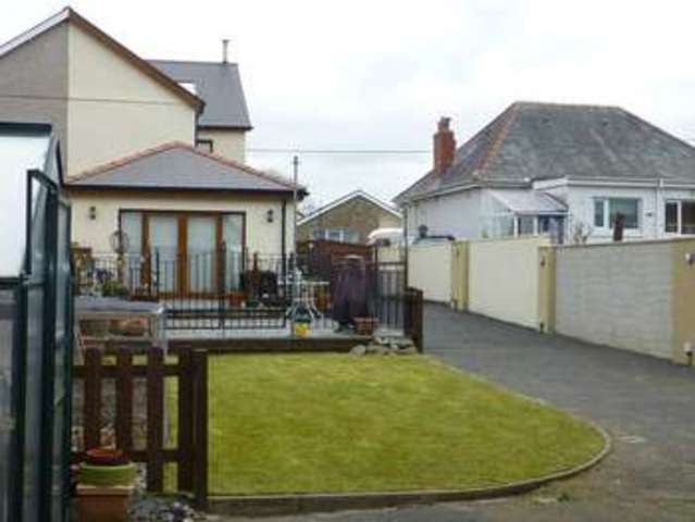  Image of 4 bedroom Property for sale in Dyffryn Road Ammanford SA18 at Dyffryn Road  Ammanford, SA18 3TN