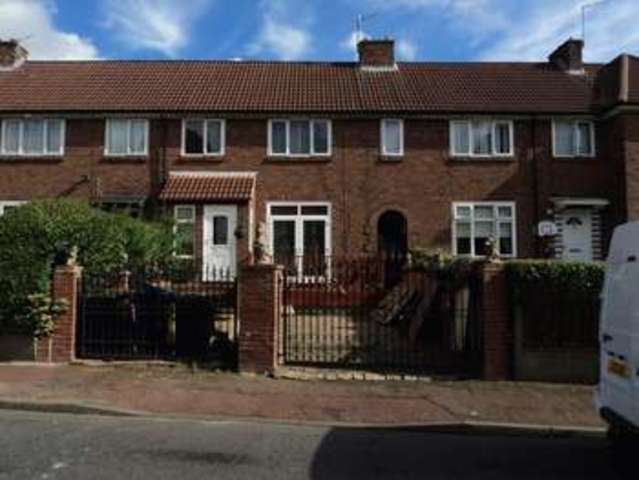  Image of 3 bedroom Terraced house to rent in Royal Crescent Fenham Newcastle upon Tyne NE4 at Royal Crescent  Newcastle Upon Tyne, NE4 9TQ