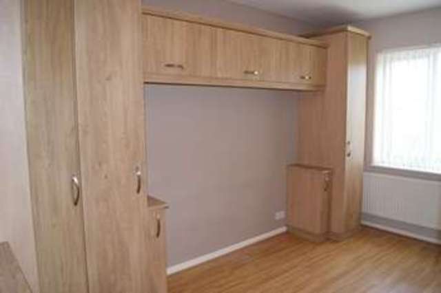  Image of 3 bedroom Terraced house to rent in Aberford Road Stanley Wakefield WF3 at Stanley Wakefield, WF3 4NF