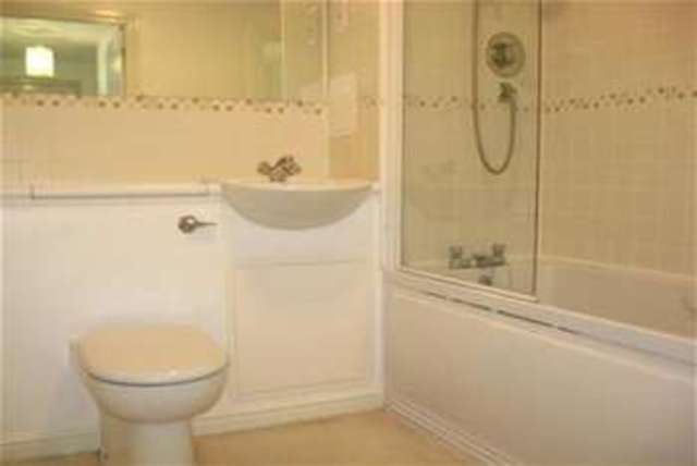  Image of 2 bedroom Flat to rent in Moon Street Plymouth PL4 at Plymouth, PL4 0AL