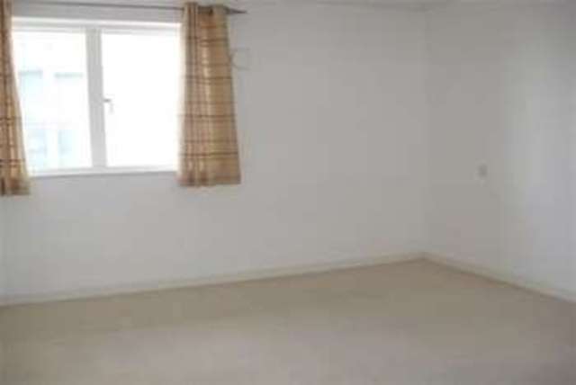  Image of 2 bedroom Flat to rent in Moon Street Plymouth PL4 at Plymouth, PL4 0AL