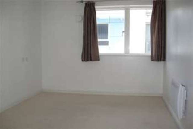  Image of 2 bedroom Flat to rent in Moon Street Plymouth PL4 at Plymouth, PL4 0AL