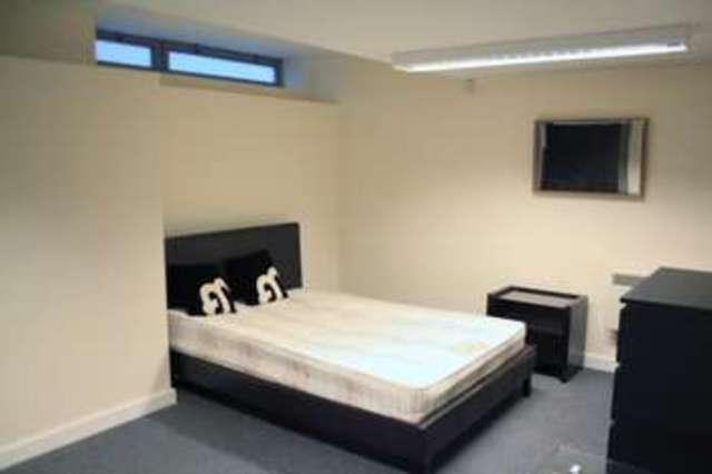  Image of 3 bedroom Flat to rent in Powell Street Birmingham B1 at Birmingham West Midlands, B1 3DH