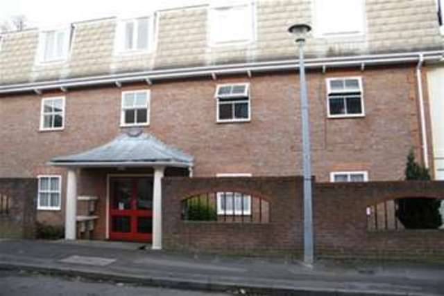 Image of 1 bedroom Flat to rent in York Mews Alton GU34 at Alton, GU34 1JU