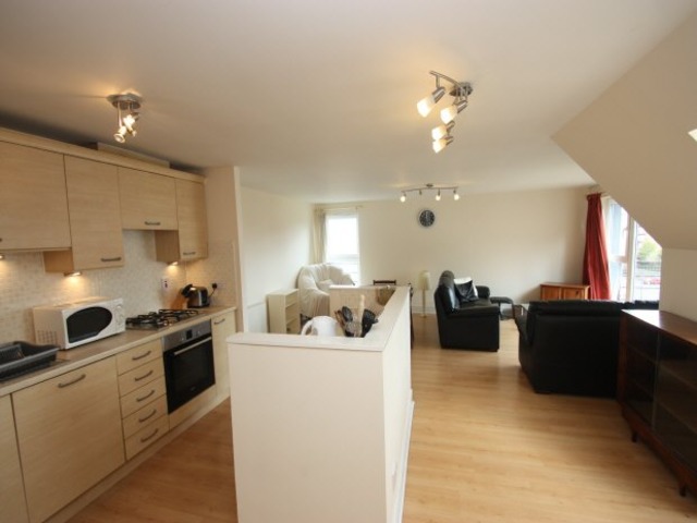  Image of 3 bedroom Flat to rent in Appin Place Edinburgh EH14 at Edinburgh, EH14 1PW