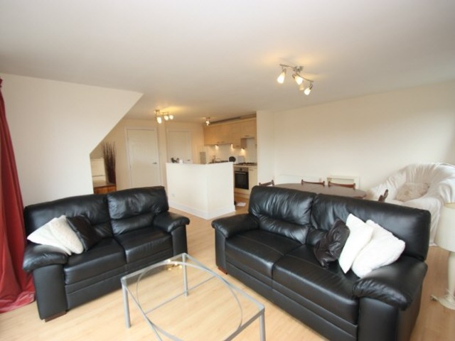  Image of 3 bedroom Flat to rent in Appin Place Edinburgh EH14 at Edinburgh, EH14 1PW