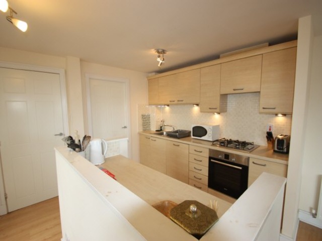  Image of 3 bedroom Flat to rent in Appin Place Edinburgh EH14 at Edinburgh, EH14 1PW