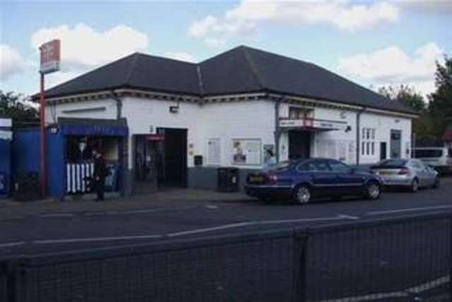  Image of 3 bedroom Semi-Detached house to rent in Ardleigh Green Road Hornchurch RM11 at Hornchurch, RM11 2SR