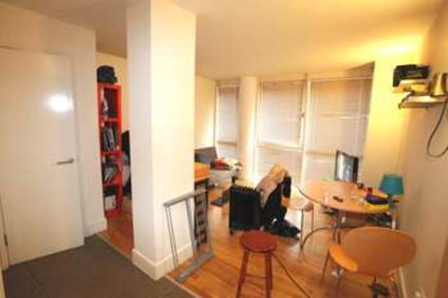  Image of 2 bedroom Flat to rent in Artichoke Hill London E1W at Tower Hill  Aldgate East, E1W 2BA