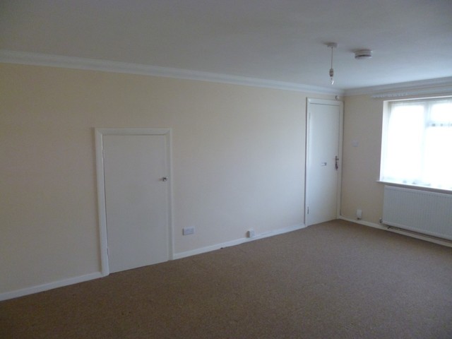  Image of Studio flat to rent in Middle Road Lancing BN15 at Lancing, BN15 9JE