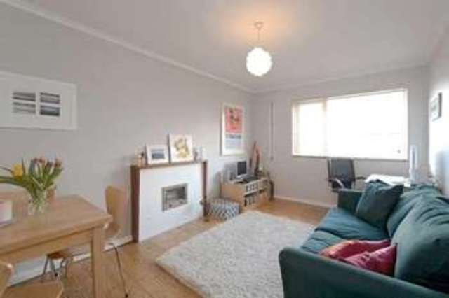 Image of 1 bedroom Flat for sale in Highbury Grove London N5 at 145 Highbury Grove London Drayton Park, N5 1HN