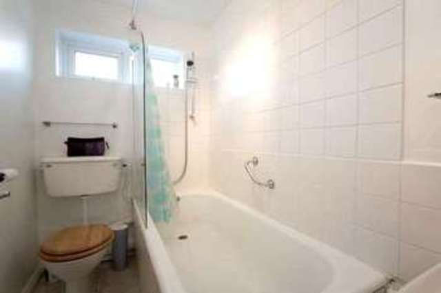  Image of 1 bedroom Flat for sale in Highbury Grove London N5 at 145 Highbury Grove London Drayton Park, N5 1HN
