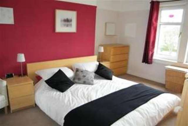  Image of 3 bedroom Terraced house to rent in Auldhouse Road Glasgow G43 at Glasgow, G43 1XE