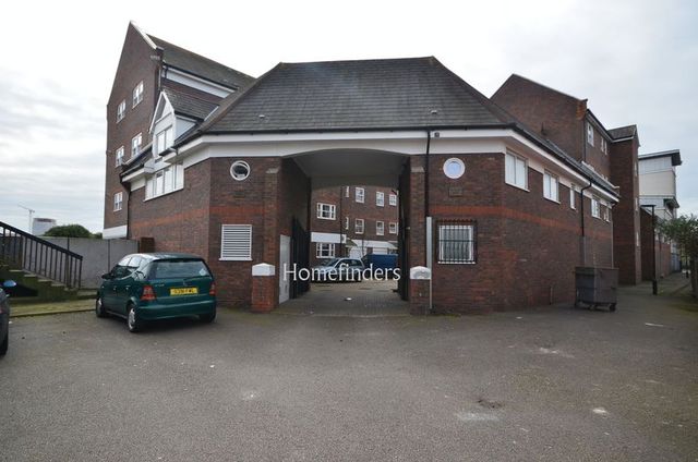  Image of 1 bedroom Flat to rent in Barge House Road London E16 at Barge House Road  London, E16 2NW