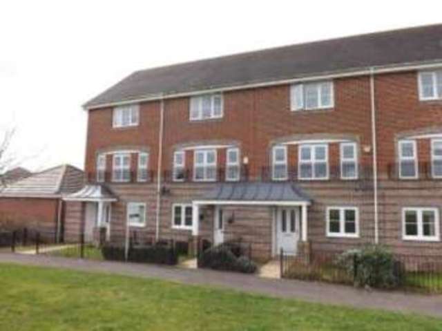  Image of 4 bedroom Detached house for sale in Burghfield Walk Worting Basingstoke RG22 at Basingstoke Hampshire Kempshott, RG22 5AT