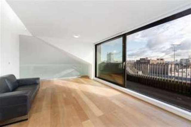  Image of 2 bedroom Flat to rent in Great West Road London W6 at London, W6 9AG