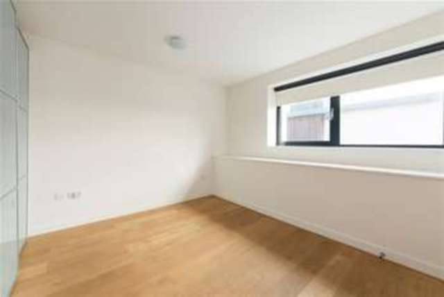  Image of 2 bedroom Flat to rent in Great West Road London W6 at London, W6 9AG