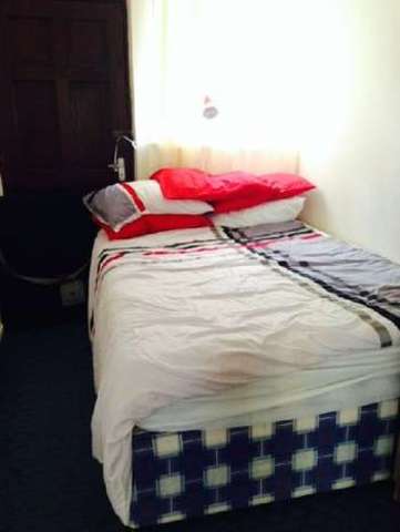  Image of 3 bedroom House Share to rent in Beeston Road Nottingham NG7 at Dunkirk Bristol Dunkirk, NG7 2JP