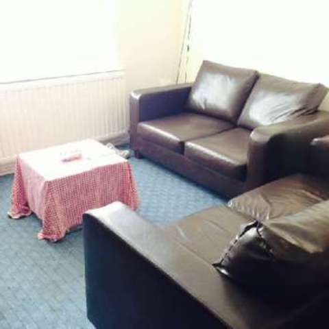  Image of 3 bedroom House Share to rent in Beeston Road Nottingham NG7 at Dunkirk Bristol Dunkirk, NG7 2JP