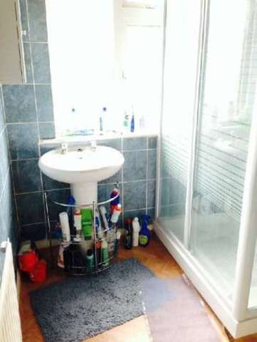  Image of 3 bedroom House Share to rent in Beeston Road Nottingham NG7 at Dunkirk Bristol Dunkirk, NG7 2JP