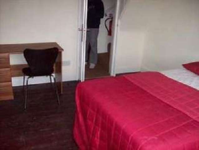  Image of 4 bedroom House Share to rent in Beeston Road Nottingham NG7 at Dunkirk Bristol Dunkirk, NG7 2JS