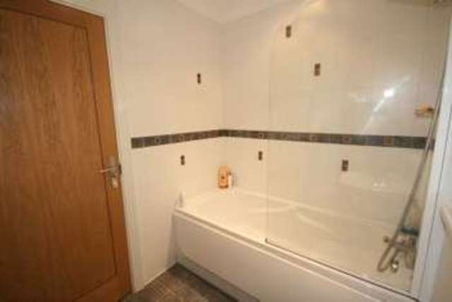  Image of 2 bedroom Apartment to rent in Brown Street Hale Altrincham WA14 at Altrincham, WA14 2ET