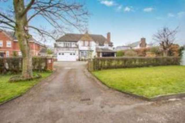  Image of 4 bedroom Detached house for sale in Blackthorn Lane Oadby Leicester LE2 at Oadby Leicester Oadby, LE2 4FA