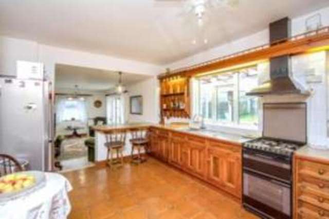  Image of 4 bedroom Detached house for sale in Blackthorn Lane Oadby Leicester LE2 at Oadby Leicester Oadby, LE2 4FA