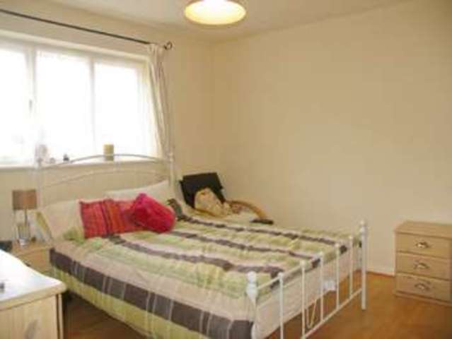 Image of 2 bedroom Terraced house to rent in Bloomsbury Way Blackwater Camberley GU17 at Bloomsbury Way Blackwater CAMBERLEY, GU17 9JG