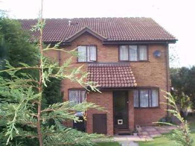  Image of 2 bedroom Detached house to rent in Bloomsbury Way Blackwater Camberley GU17 at Hawley Hill  Camberley, GU17 9JG