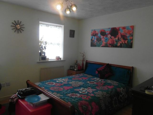  Image of 2 bedroom Terraced house to rent in Boleyn Close Maidenbower Crawley RH10 at Boleyn Close Maidenbower Crawley, RH10 7QJ